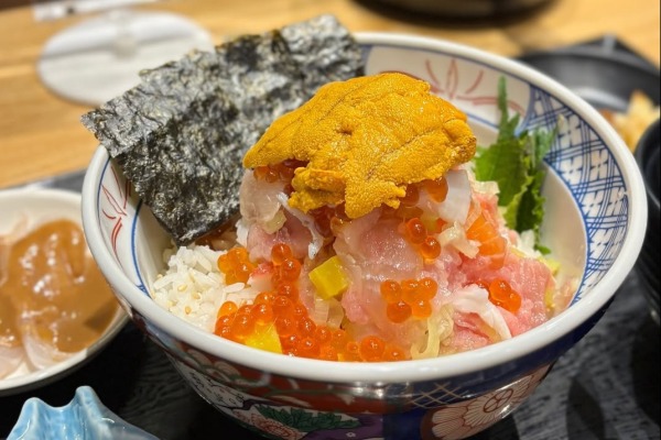 丼飯（DONG FAN - SASHIMI BOWL -）