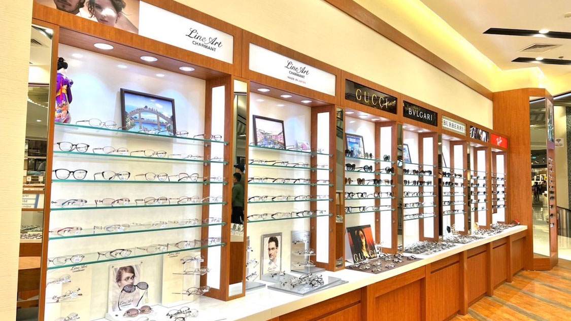 ベトナム,ハノイ,ホーチミン,メガネ,眼鏡,メガネプリンス,日系,日本人,コンタクト