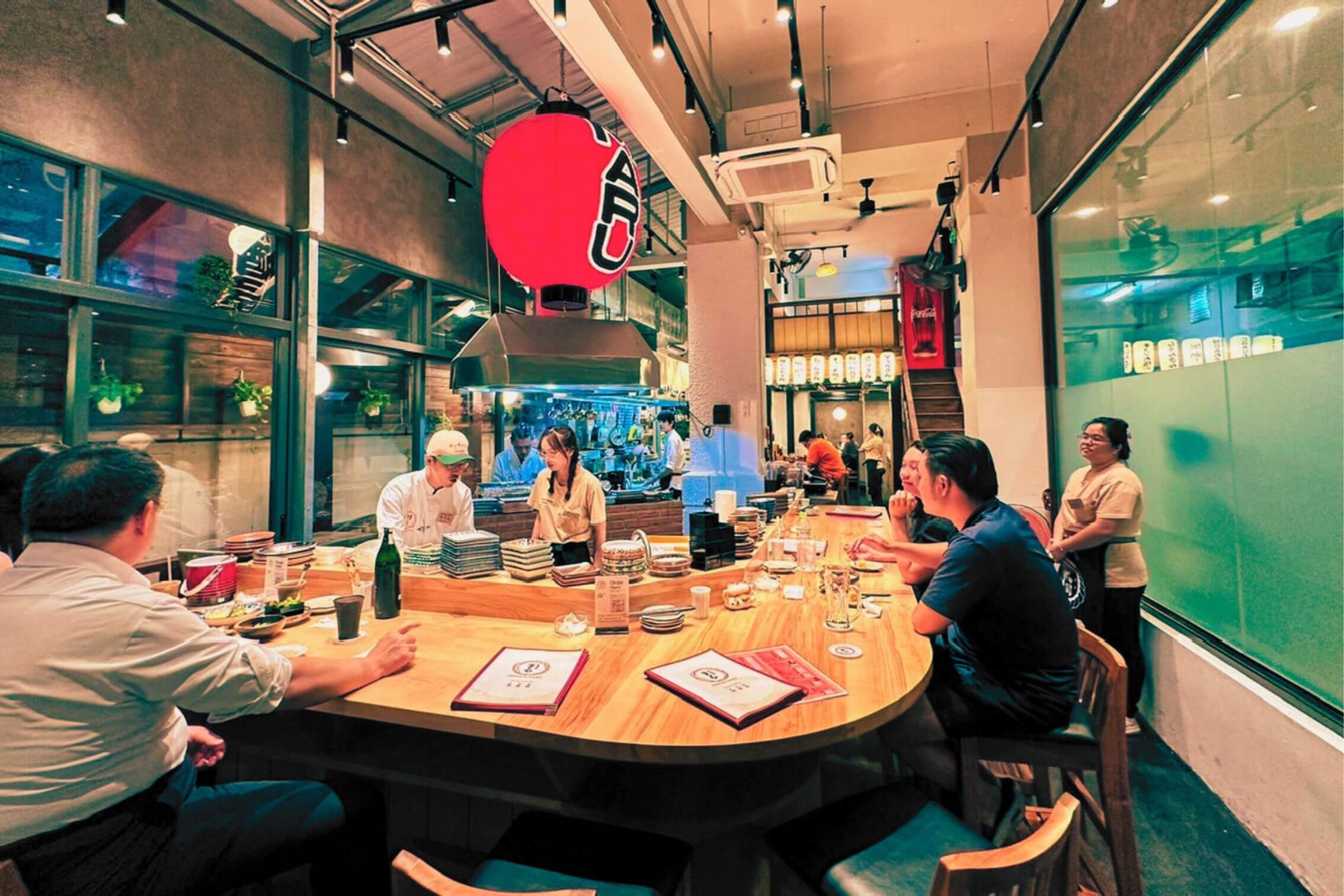 ホーチミン,レタントン,居酒屋まる,まる,日本人,日系,居酒屋,おすすめ,カウンター,MARU