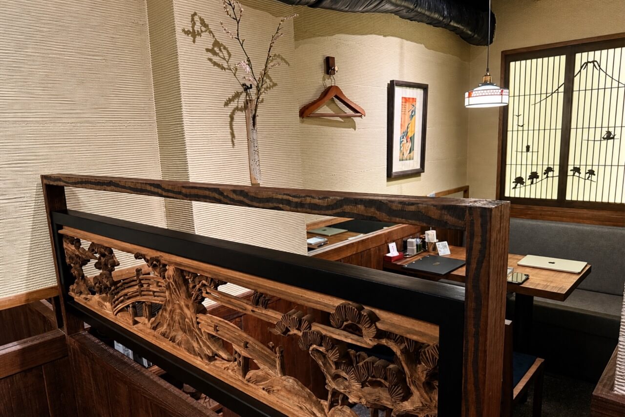 とりきんの落ち着いた店内