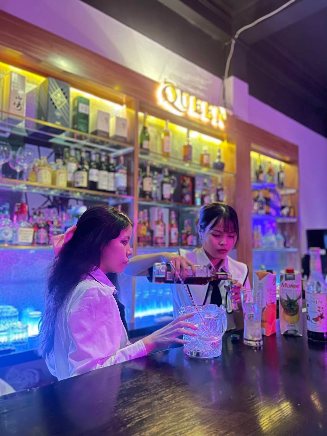 ホーチミン,ファンビッチャン,ガールズバー,カラオケ,優
