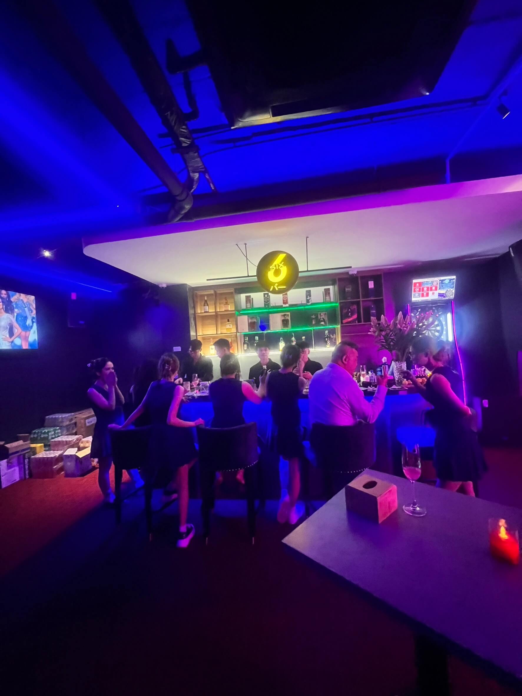 ハノイ,リンラン,6バー,sixbar,ガールズバー,カラオケ,ベトナム