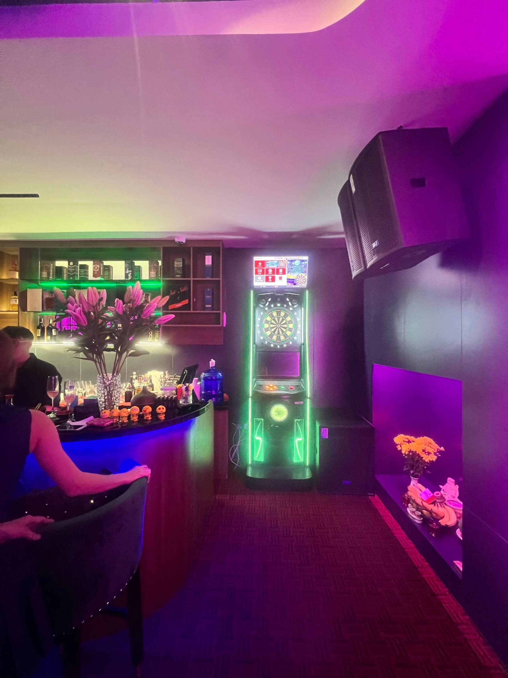 ハノイ,リンラン,6バー,sixbar,ガールズバー,カラオケ,ベトナム