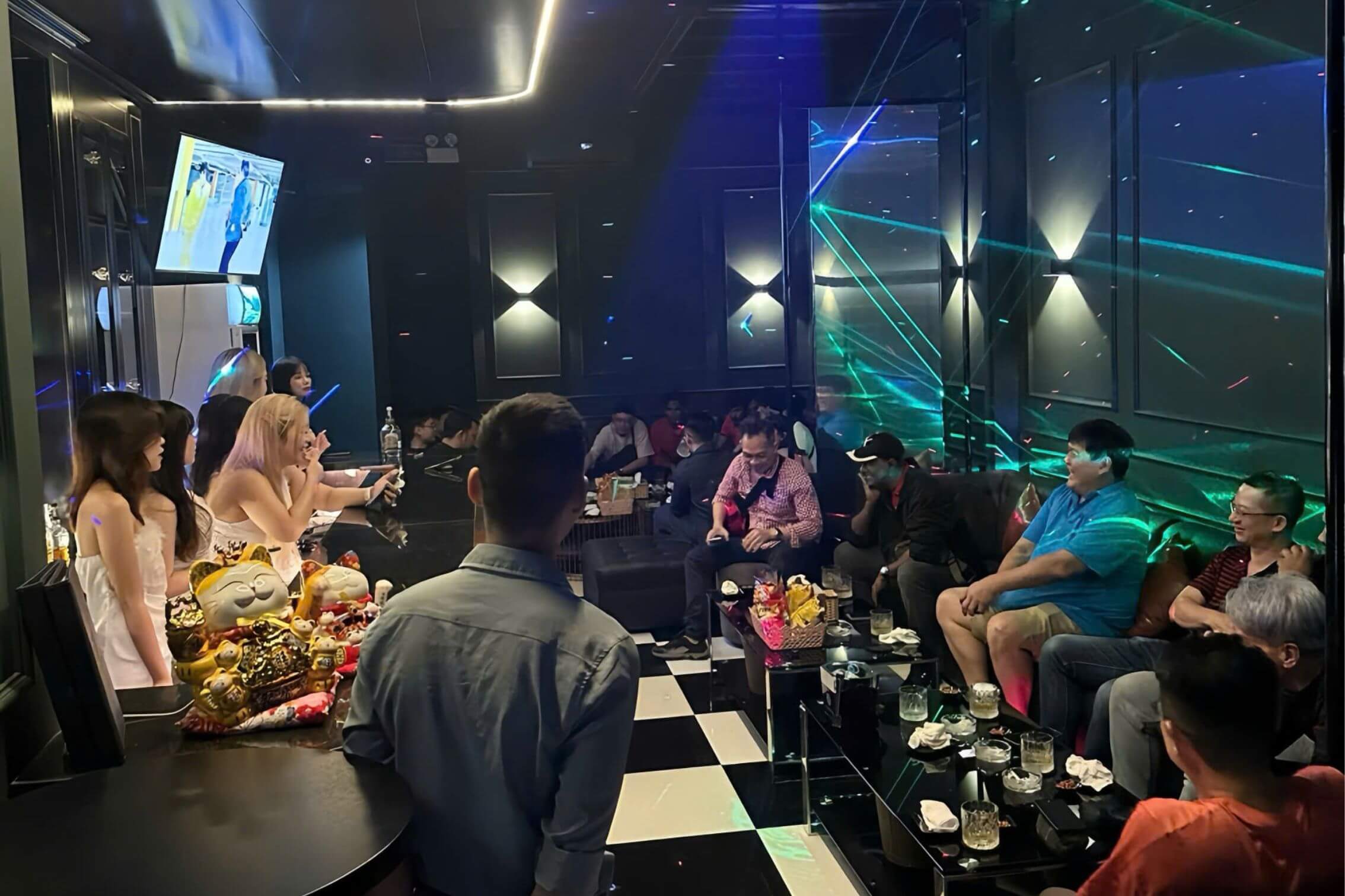 ダナン,バー,夜遊び,カラオケ,ガールズバー,ミステリー